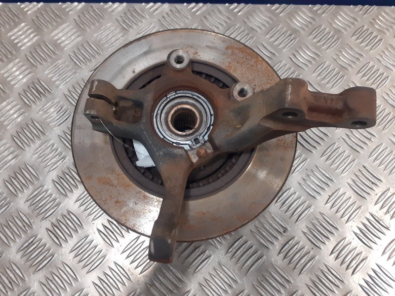 Recambio de mangueta delantera derecha para dacia logan 1.5 dci diesel cat referencia OEM IAM   