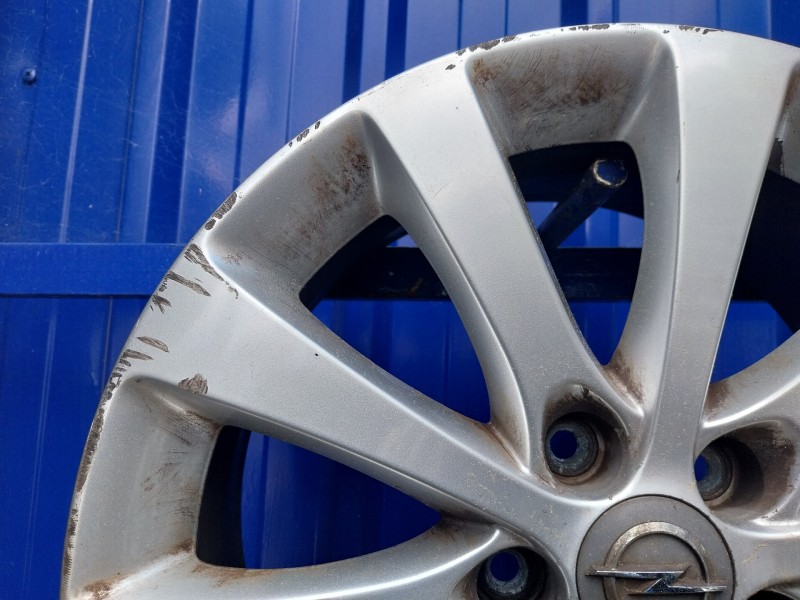 Recambio de llanta para opel meriva b 1.4 16v turbo cat referencia OEM IAM 13269541  