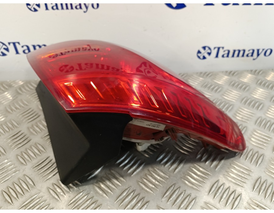 Recambio de piloto trasero izquierdo para opel meriva b 1.4 16v turbo cat referencia OEM IAM 13253627  0284400165