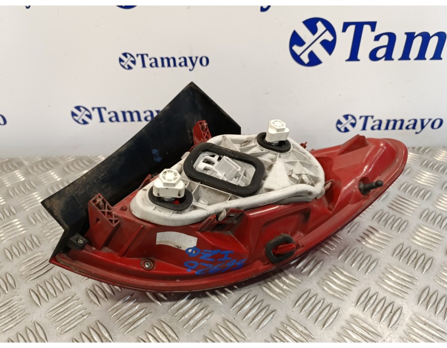 Recambio de piloto trasero izquierdo para opel meriva b 1.4 16v turbo cat referencia OEM IAM 13253627  0284400165