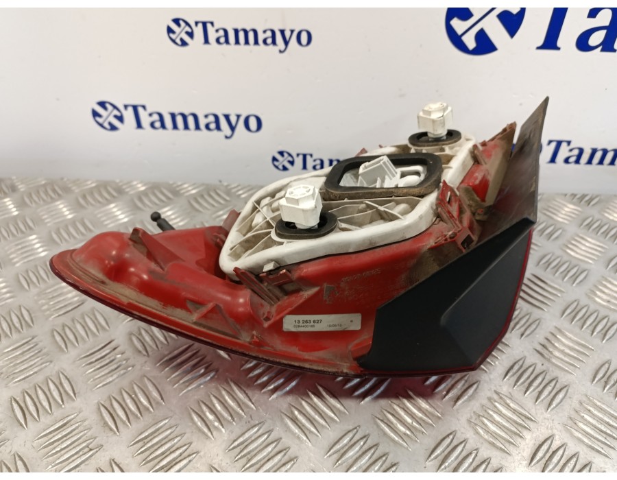 Recambio de piloto trasero izquierdo para opel meriva b 1.4 16v turbo cat referencia OEM IAM 13253627  0284400165