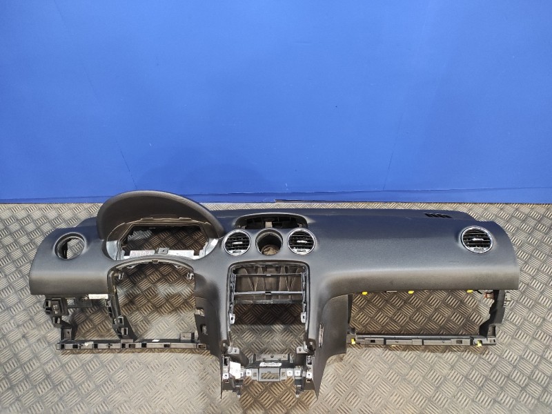 Recambio de salpicadero para peugeot 308 1.6 16v referencia OEM IAM   