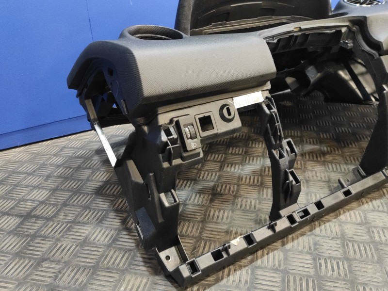 Recambio de salpicadero para peugeot 308 1.6 16v referencia OEM IAM   