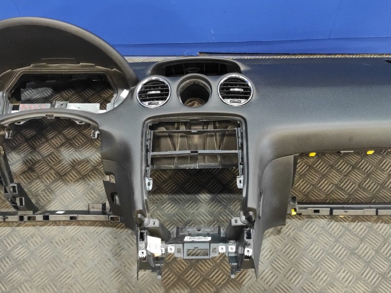 Recambio de salpicadero para peugeot 308 1.6 16v referencia OEM IAM   