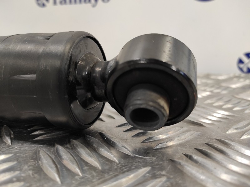 Recambio de amortiguador trasero izquierdo para ssangyong tivoli premium 4x2 referencia OEM IAM 4530135400  