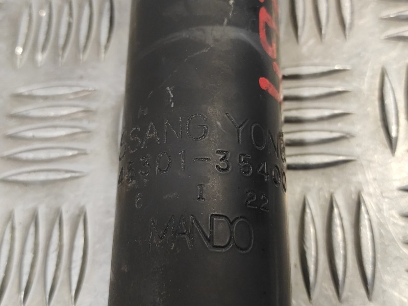 Recambio de amortiguador trasero izquierdo para ssangyong tivoli premium 4x2 referencia OEM IAM 4530135400  