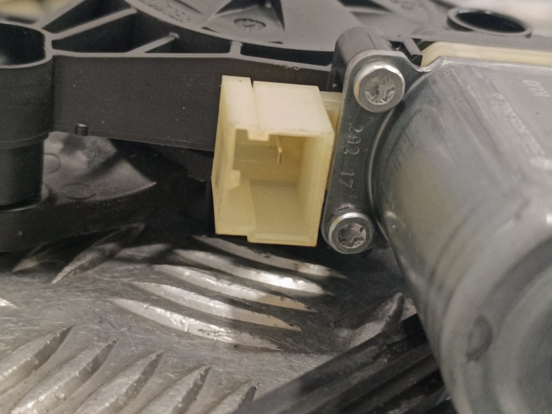 Recambio de elevalunas delantero derecho para seat ateca (kh7) 1.6 tdi referencia OEM IAM 5Q0959802B E850202100 0130822716