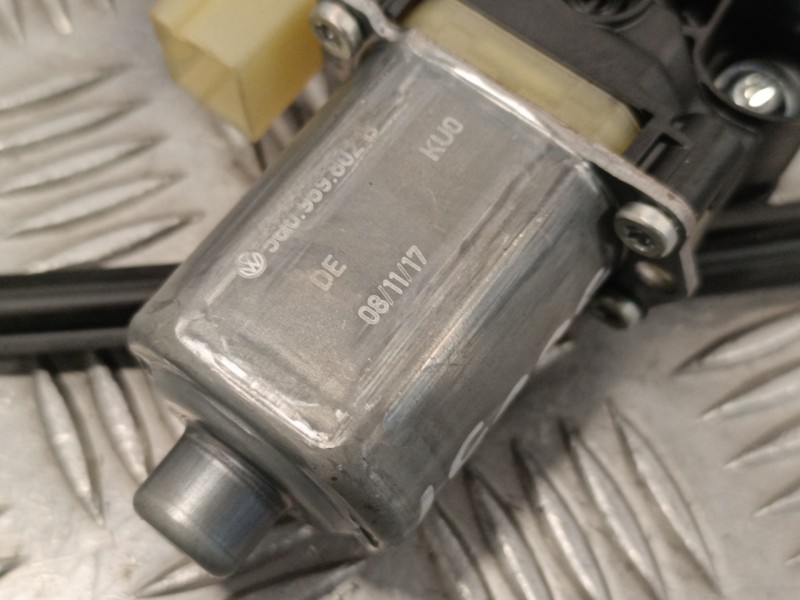 Recambio de elevalunas delantero derecho para seat ateca (kh7) 1.6 tdi referencia OEM IAM 5Q0959802B E850202100 0130822716