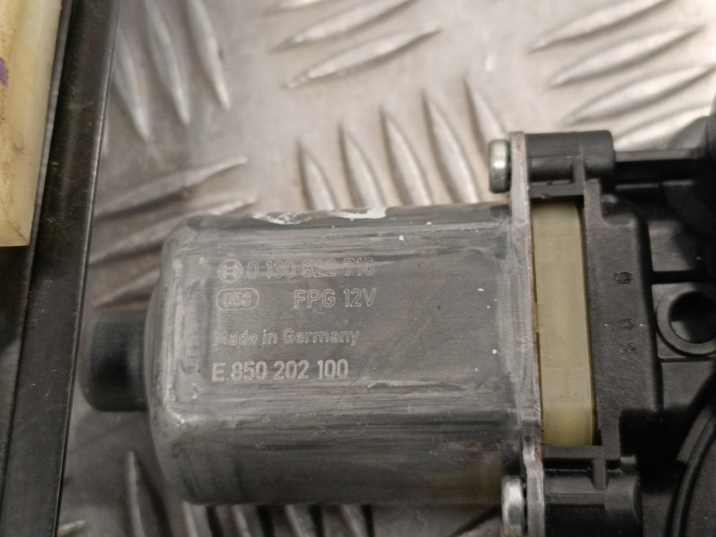 Recambio de elevalunas delantero derecho para seat ateca (kh7) 1.6 tdi referencia OEM IAM 5Q0959802B E850202100 0130822716