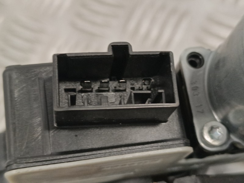 Recambio de elevalunas trasero derecho para seat ateca (kh7) 1.6 tdi referencia OEM IAM 5Q0959812E 0130822724 575839462A