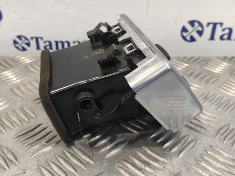 Recambio de rejilla aireadora para land rover discovery sport referencia OEM IAM FK72018B08AC 16A5255LAX 16A5304LAX