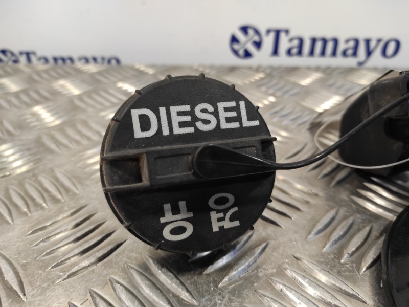 Recambio de tapa exterior combustible para ssangyong tivoli premium 4x2 referencia OEM IAM   