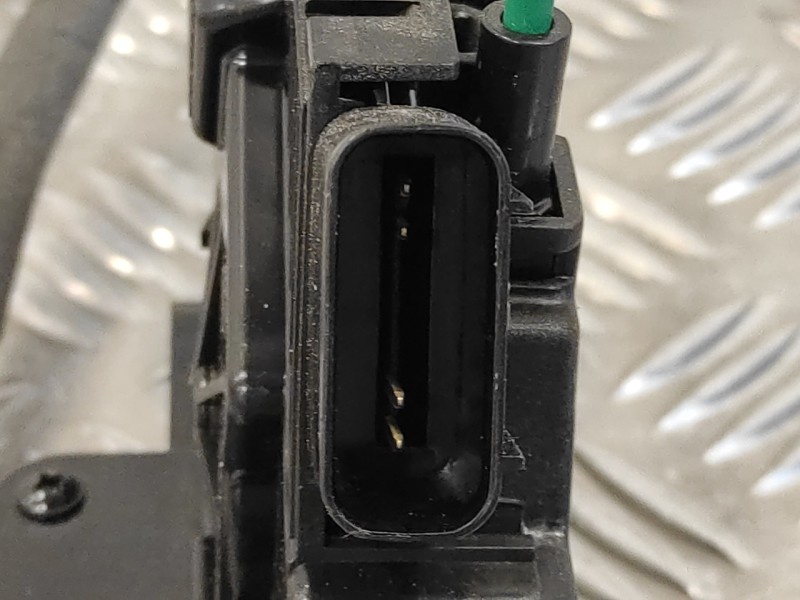 Recambio de cerradura puerta trasera derecha para ssangyong tivoli premium 4x2 referencia OEM IAM 7132035001  X100RR