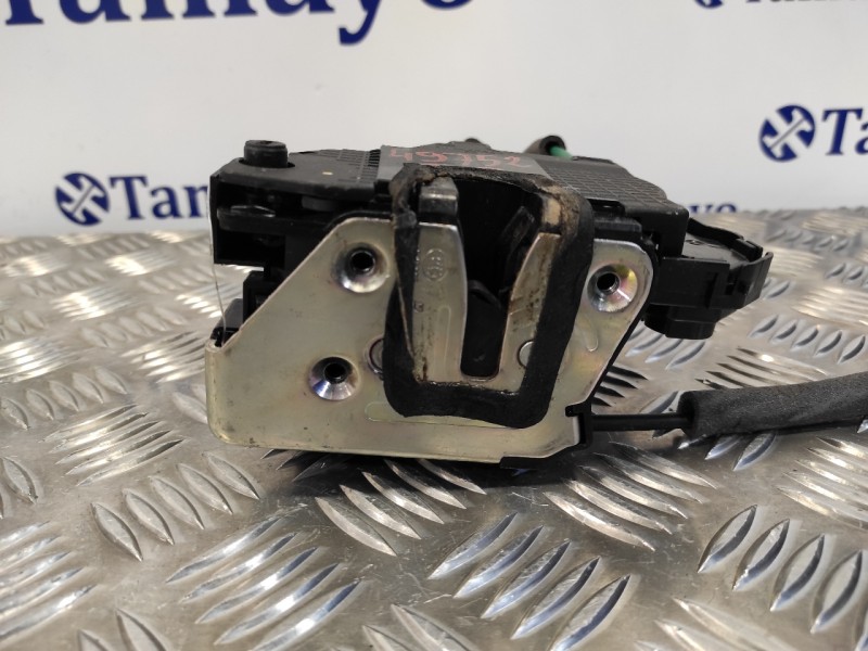 Recambio de cerradura puerta trasera derecha para ssangyong tivoli premium 4x2 referencia OEM IAM 7132035001  X100RR