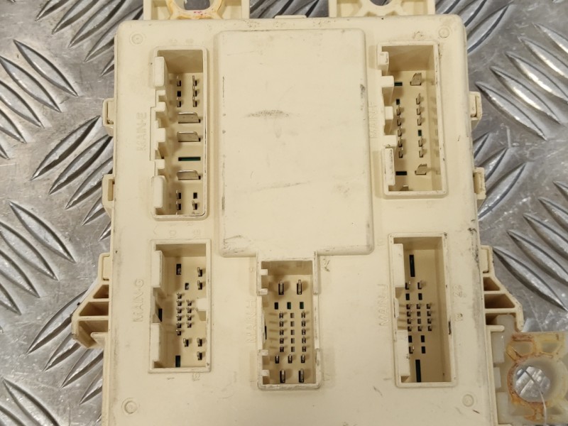 Recambio de modulo electronico para ssangyong tivoli premium 4x2 referencia OEM IAM 8215035032  