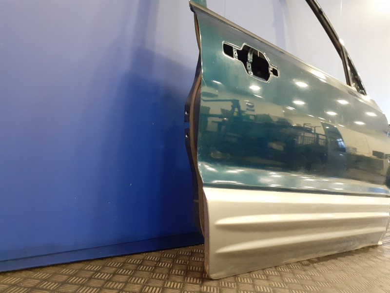 Recambio de puerta delantera derecha para mitsubishi montero (v60/v70) referencia OEM IAM   