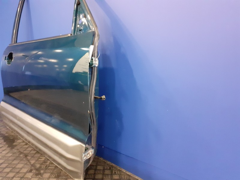 Recambio de puerta delantera derecha para mitsubishi montero (v60/v70) referencia OEM IAM   