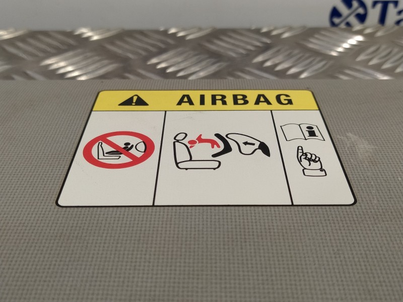 Recambio de parasol derecho para ssangyong tivoli premium 4x2 referencia OEM IAM   