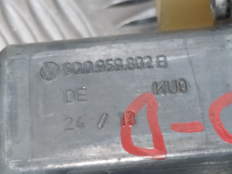 Recambio de elevalunas delantero derecho para seat leon sc (5f5) 2.0 tdi referencia OEM IAM 5Q0959802B  0130822716