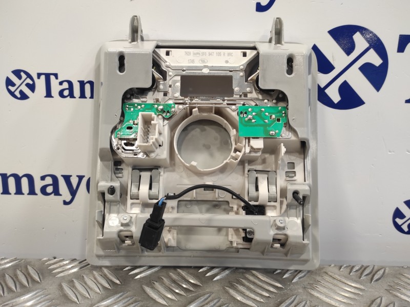 Recambio de luz interior para seat leon (5f1) 1.4 16v tsi referencia OEM IAM 5F0947105R  3B0035711B