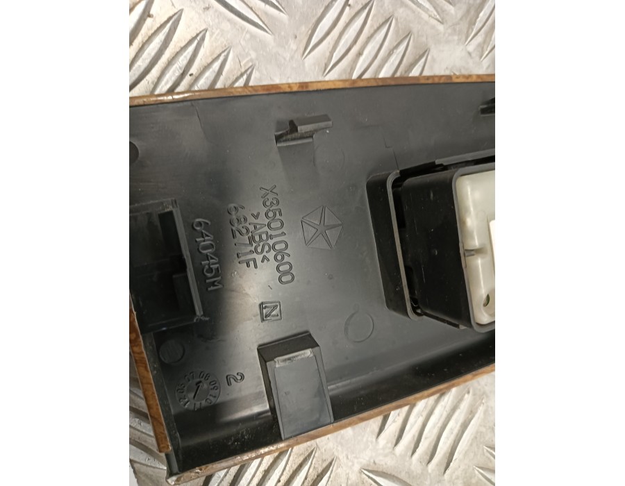 Recambio de mando elevalunas delantero derecho para jeep gr. cherokee (wh) 3.0 crd cat referencia OEM IAM X35010600  