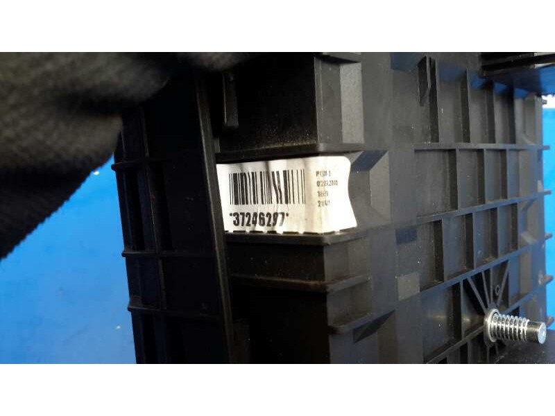 Recambio de caja reles / fusibles para volkswagen golf v berlina (1k1) trendline referencia OEM IAM 1K0937125  017181301