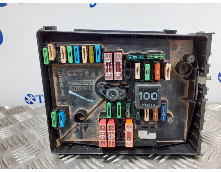 Recambio de caja reles / fusibles para volkswagen golf v berlina (1k1) 1.9 tdi referencia OEM IAM 1K0937125  017181301