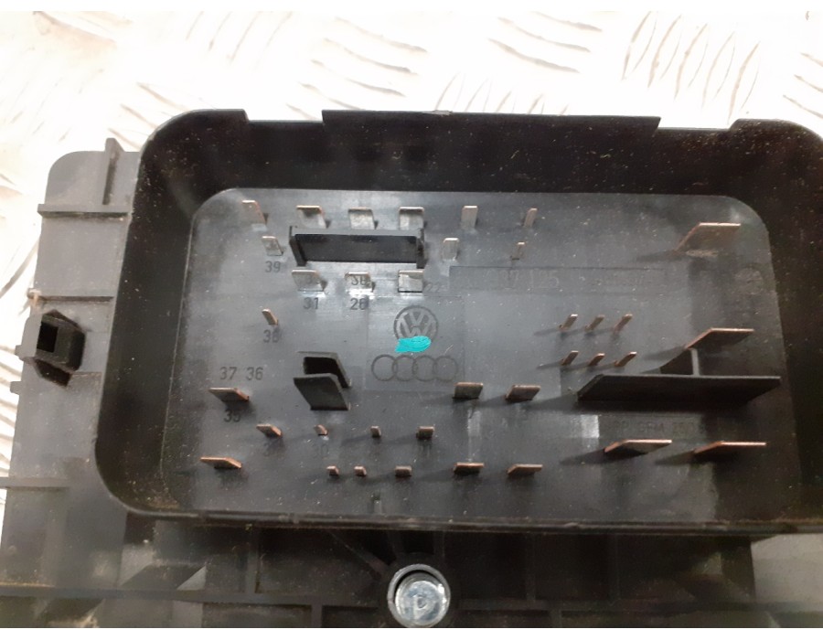 Recambio de caja reles / fusibles para volkswagen golf v berlina (1k1) 1.9 tdi referencia OEM IAM 1K0937125  017181301