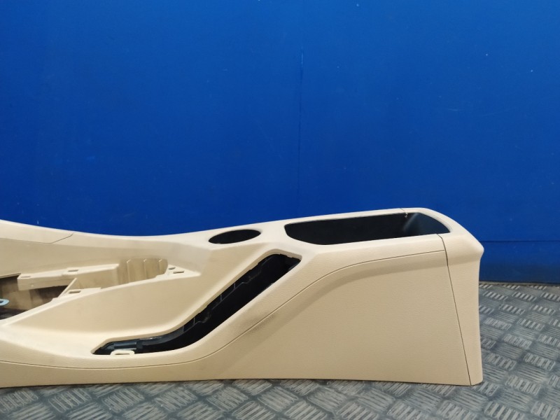 Recambio de apoyabrazos central para bmw x1 (e84) xdrive 23d referencia OEM IAM 105005733  