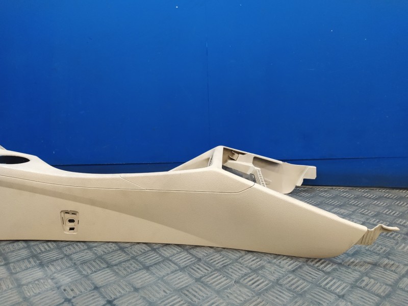 Recambio de apoyabrazos central para bmw x1 (e84) xdrive 23d referencia OEM IAM 105005733  