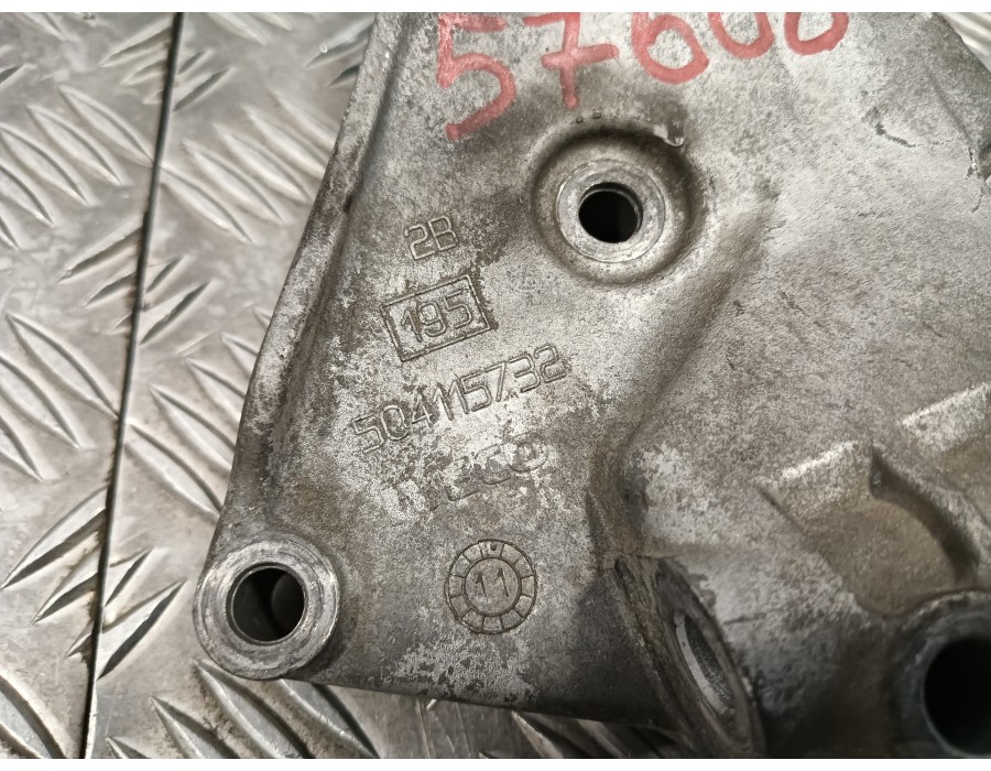 Recambio de soporte alternador para iveco daily pr einzelkabine 35 c... radstand 3750 referencia OEM IAM 504115732  