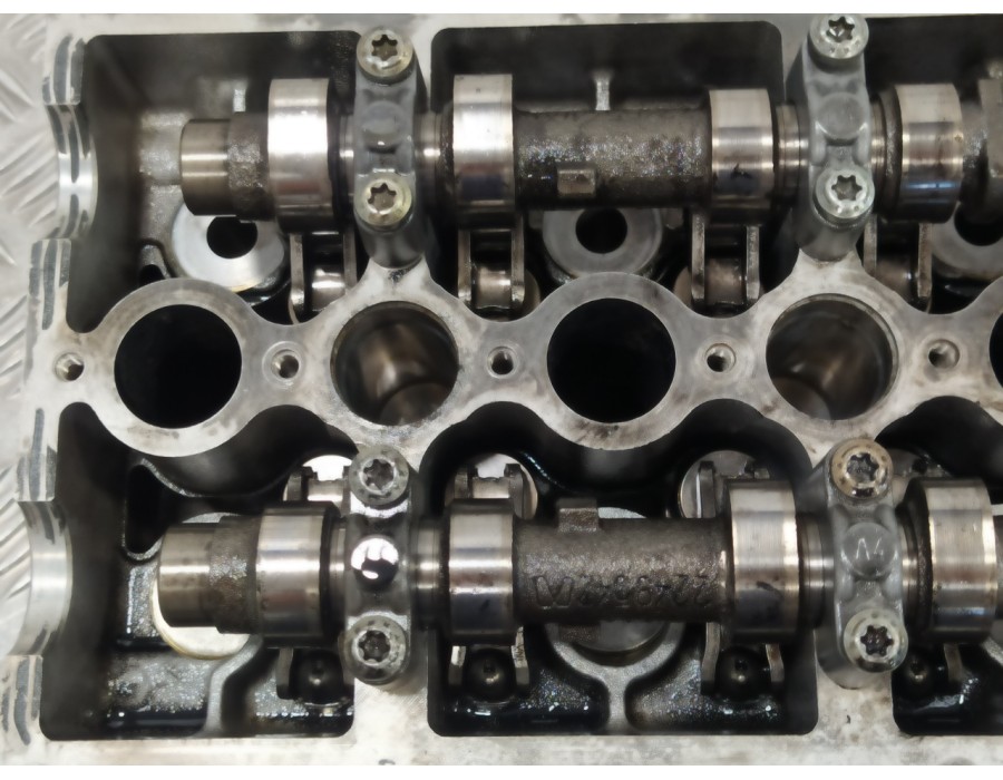 Recambio de culata para bmw serie 3 berlina (e46) 2.0 16v diesel cat referencia OEM IAM 778587603  7785876