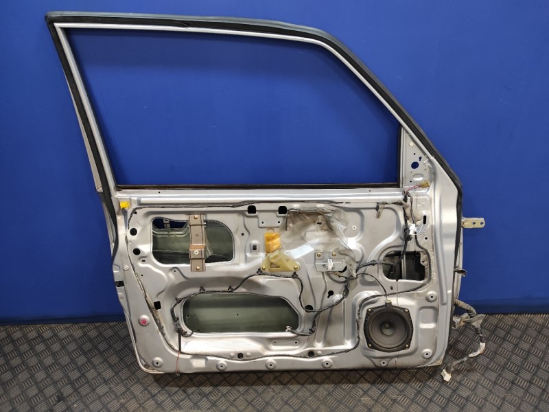 Recambio de puerta delantera izquierda para mitsubishi montero (v60/v70) 3.2 di-d cat referencia OEM IAM   