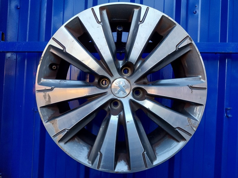 Recambio de llanta para peugeot 3008 1.6 16v referencia OEM IAM 9802462377  