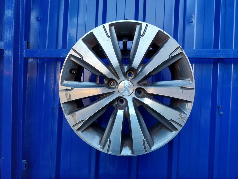 Recambio de llanta para peugeot 3008 1.6 16v referencia OEM IAM 9802462377  