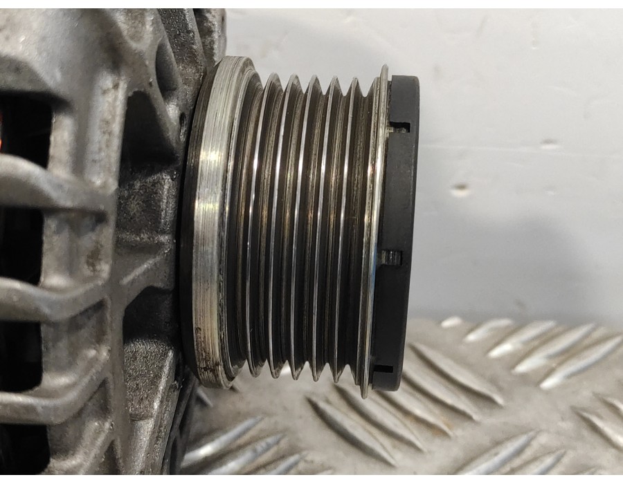 Recambio de alternador para peugeot 2008 (--.2013) 1.2 12v e-thp referencia OEM IAM 9818677980 2713135A TG12C261