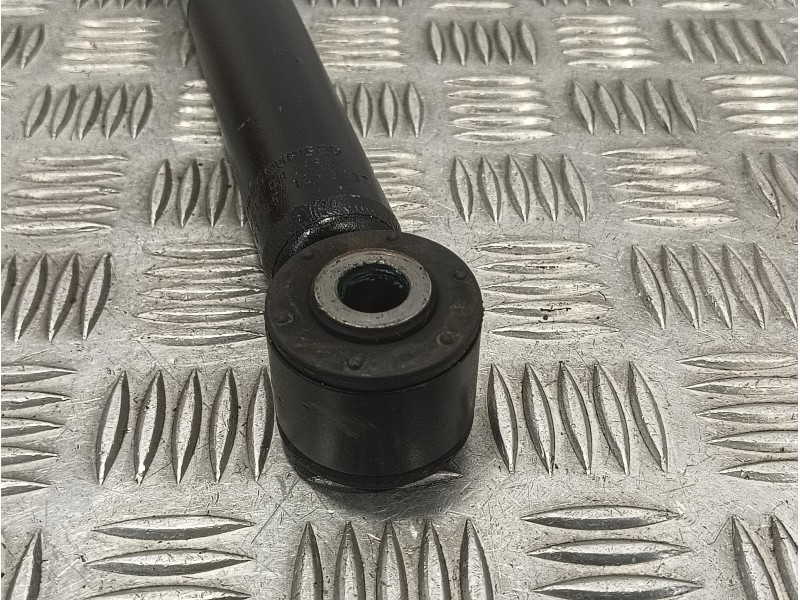 Recambio de amortiguador trasero derecho para renault clio v 1.0 tce referencia OEM IAM 562103002R  