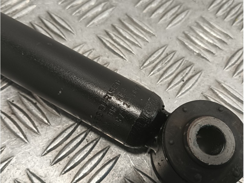 Recambio de amortiguador trasero derecho para renault clio v 1.0 tce referencia OEM IAM 562103002R  