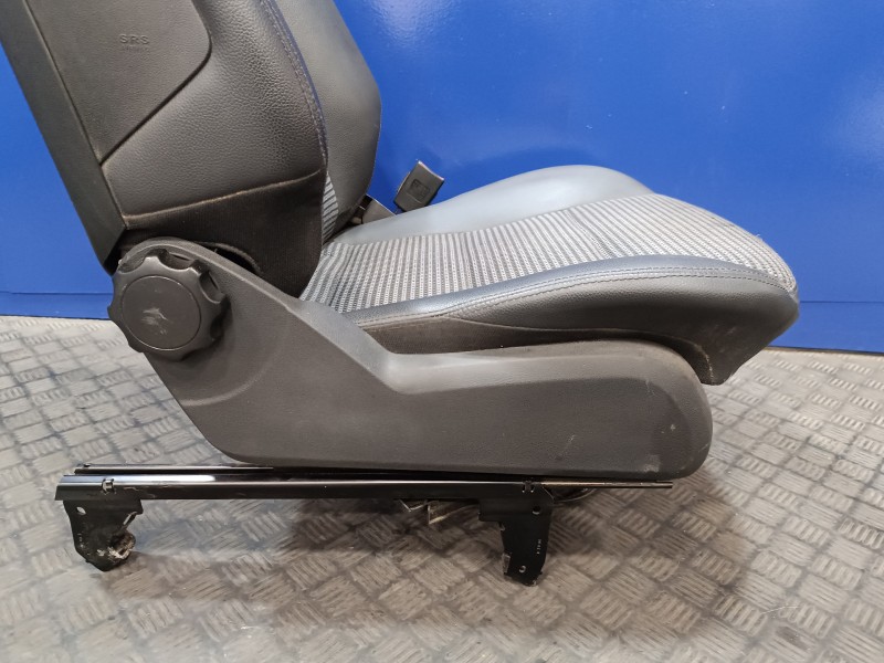 Recambio de asiento delantero derecho para mercedes-benz clase a (w169) 2.0 cdi cat referencia OEM IAM   