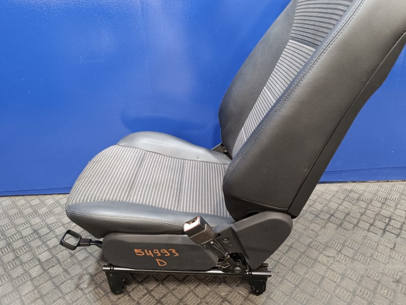 Recambio de asiento delantero derecho para mercedes-benz clase a (w169) 2.0 cdi cat referencia OEM IAM   