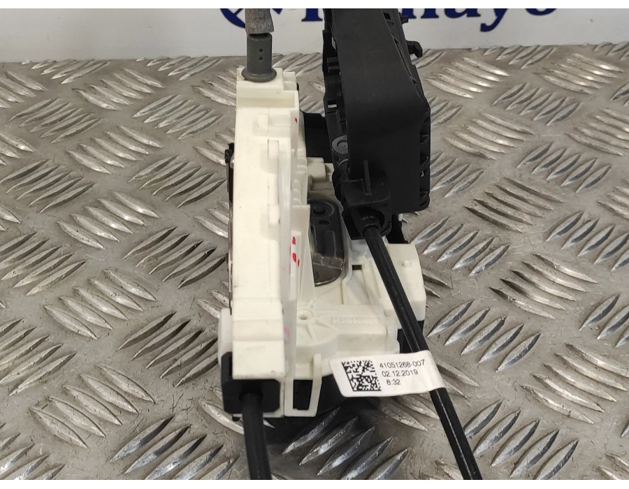 Recambio de cerradura puerta delantera izquierda para mercedes-benz sprinter iii furgón fwd referencia OEM IAM A9077200100 40631