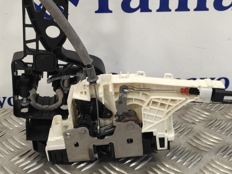 Recambio de cerradura puerta delantera izquierda para mercedes-benz sprinter iii furgón fwd referencia OEM IAM A9077200100 40631