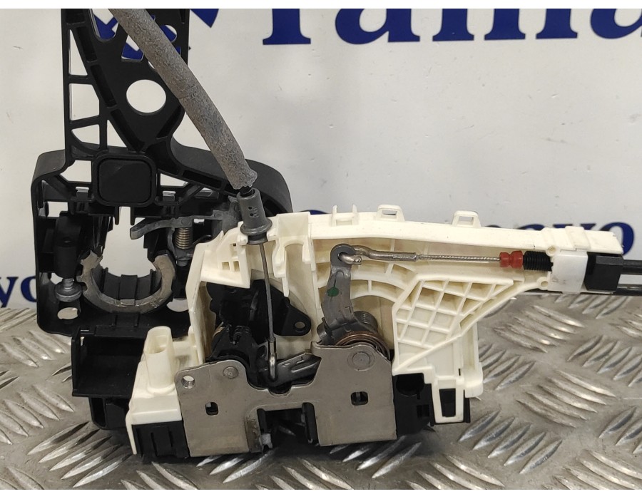 Recambio de cerradura puerta delantera izquierda para mercedes-benz sprinter iii furgón fwd referencia OEM IAM A9077200100 40631