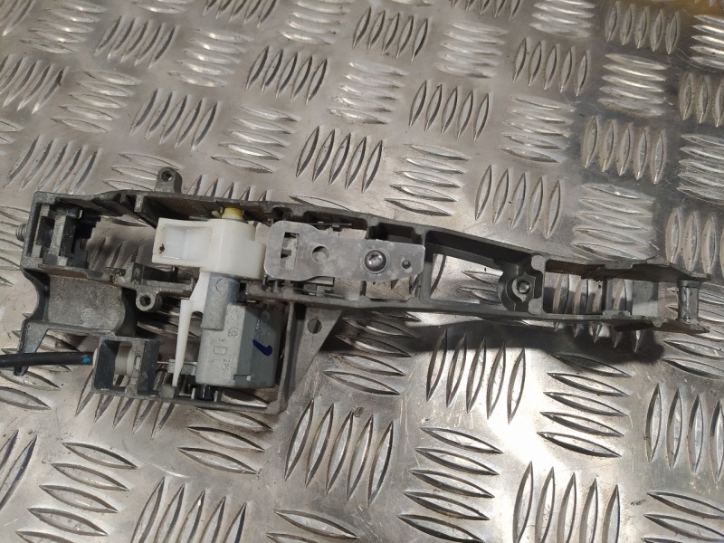 Recambio de cerradura puerta trasera derecha para peugeot 5008 sport pack referencia OEM IAM   