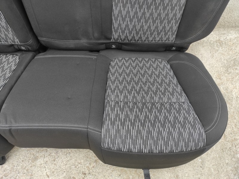 Recambio de asientos traseros para opel mokka referencia OEM IAM   