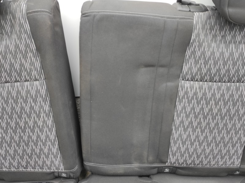 Recambio de asientos traseros para opel mokka referencia OEM IAM   