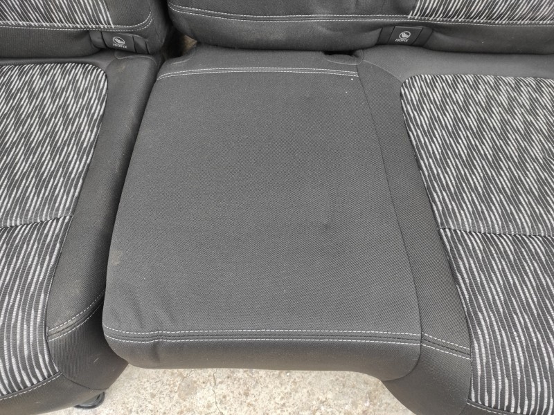 Recambio de asientos traseros para opel mokka referencia OEM IAM   