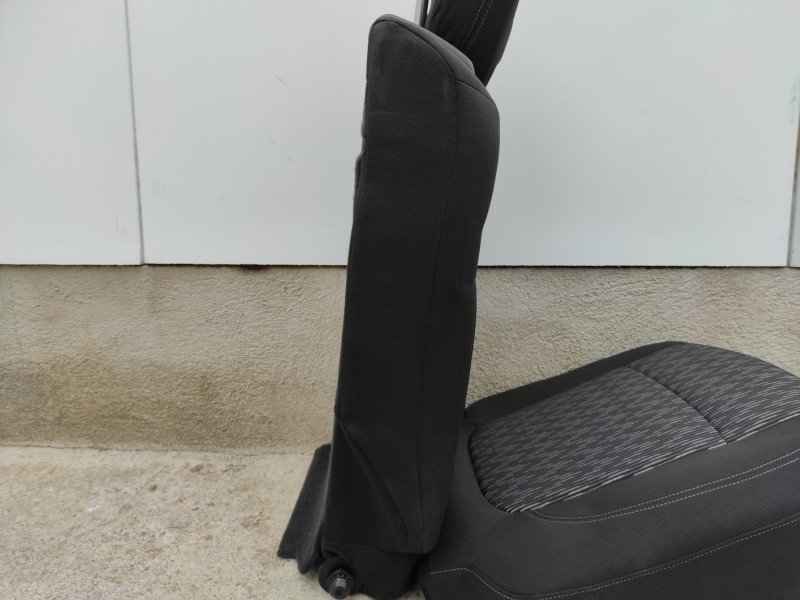 Recambio de asientos traseros para opel mokka referencia OEM IAM   