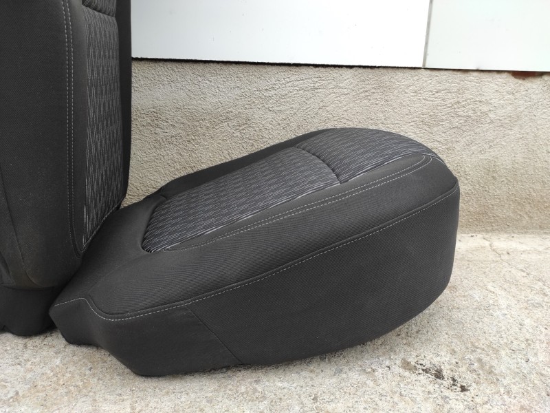 Recambio de asientos traseros para opel mokka referencia OEM IAM   