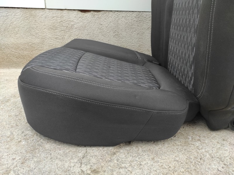 Recambio de asientos traseros para opel mokka referencia OEM IAM   